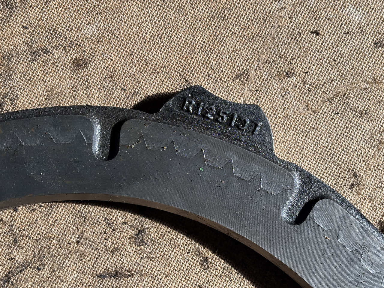 John Deere 7600 7610 7810 7720 7810 Docisk Hamulca Płytka R125137 - Pièces de frein pour Machine agricole: photos 2 John Deere 7600 7610 7810 7720 7810 Docisk Hamulca Płytka R125137 - Pièces de frein pour Machine agricole: photos 2