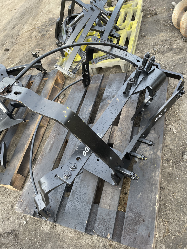 John Deere 7800 - mocowania stelaźe błotników AR151691 - Aile pour Machine agricole: photos 1 John Deere 7800 - mocowania stelaźe błotników AR151691 - Aile pour Machine agricole: photos 1