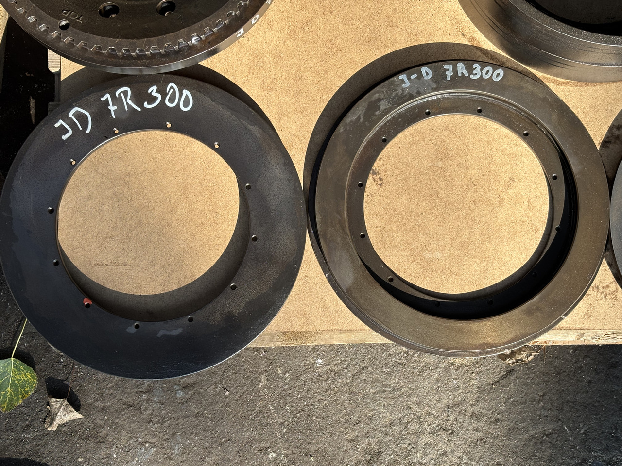 John Deere 7RXXX 7R330 7R 330 Płyta Płytka Nośna Hamulca R187527 - Pièces de frein pour Machine agricole: photos 1 John Deere 7RXXX 7R330 7R 330 Płyta Płytka Nośna Hamulca R187527 - Pièces de frein pour Machine agricole: photos 1