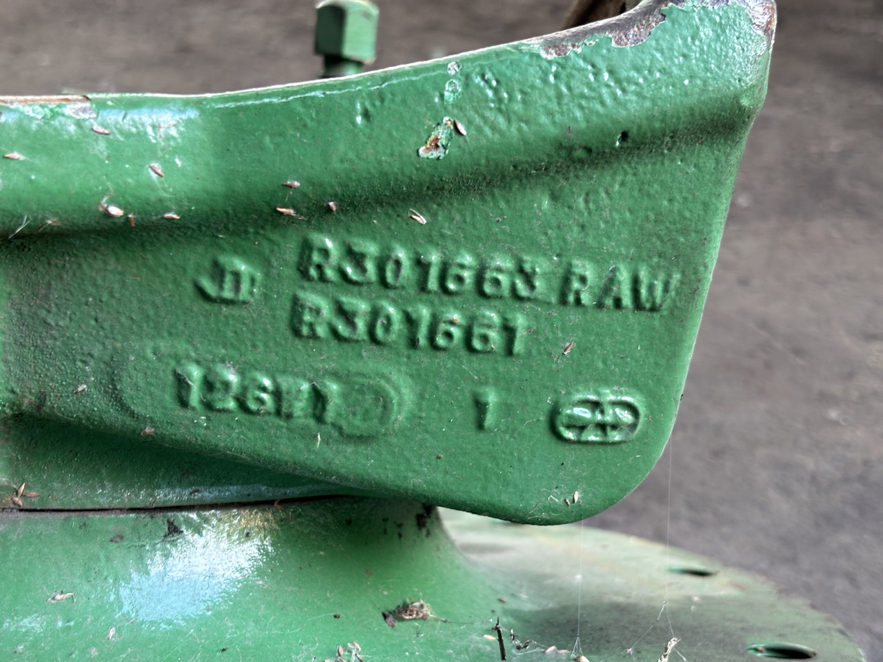 John Deere 7RXXX 7R330 7R 330 Zwrotnica Przegub Piasta R301661 RE592905 R135866 - Fusée d'essieu pour Machine agricole: photos 4 John Deere 7RXXX 7R330 7R 330 Zwrotnica Przegub Piasta R301661 RE592905 R135866 - Fusée d'essieu pour Machine agricole: photos 4