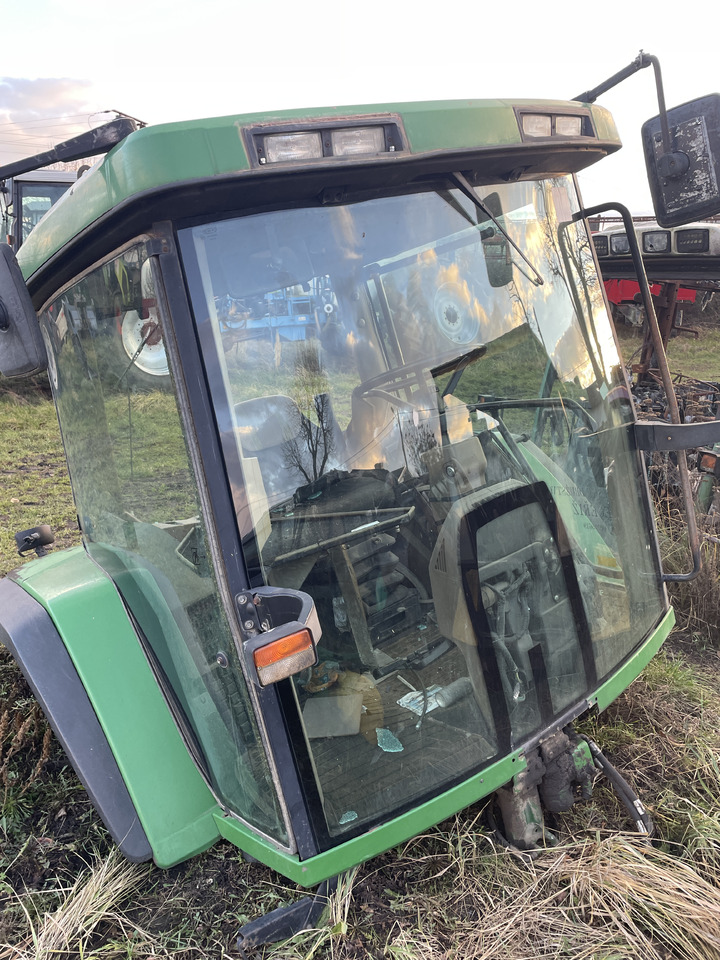 John Deere 8210 - kabina dach fotel błotniki plastiki lampy - Cabine pour Machine agricole: photos 4 John Deere 8210 - kabina dach fotel błotniki plastiki lampy - Cabine pour Machine agricole: photos 4
