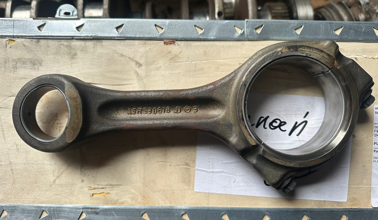John Deere 8345R 7230R 7250R Korbowód Korbowody R530618 RE537877 RE565318 - Bielle pour Machine agricole: photos 1 John Deere 8345R 7230R 7250R Korbowód Korbowody R530618 RE537877 RE565318 - Bielle pour Machine agricole: photos 1