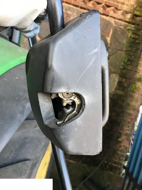 John Deere - Drzwi Klamka - Portière et pièces pour Machine agricole: photos 1 John Deere - Drzwi Klamka - Portière et pièces pour Machine agricole: photos 1