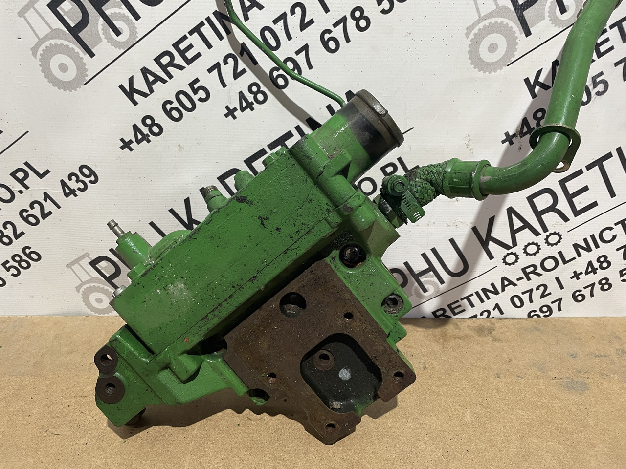 John Deere - obudowa termostatu RE563647 RE541921 RE542575 - Thermostat pour Machine agricole: photos 1 John Deere - obudowa termostatu RE563647 RE541921 RE542575 - Thermostat pour Machine agricole: photos 1