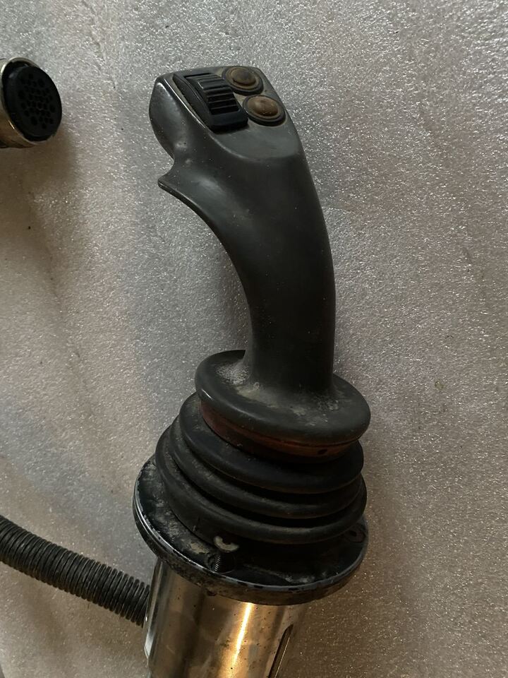 Joystick - Dźojstik Sauer Danfoss PROF1 - 162F0383 - Cabine et intérieur pour Machine agricole: photos 1 Joystick - Dźojstik Sauer Danfoss PROF1 - 162F0383 - Cabine et intérieur pour Machine agricole: photos 1