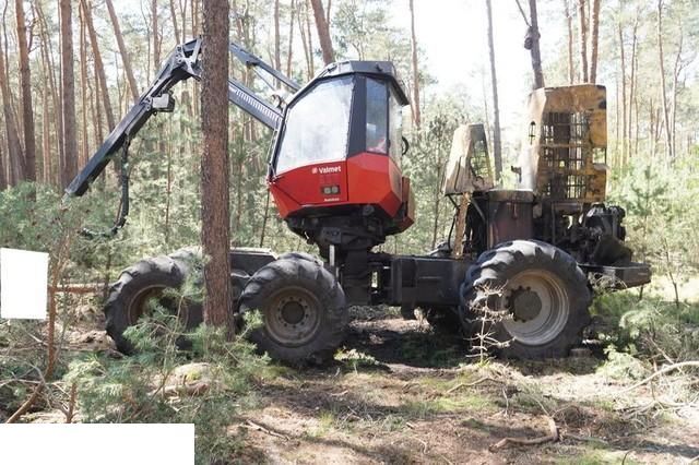 Komatsu Valmet - Zwrotnica - Fusée d'essieu pour Matériel forestier: photos 1 Komatsu Valmet - Zwrotnica - Fusée d'essieu pour Matériel forestier: photos 1