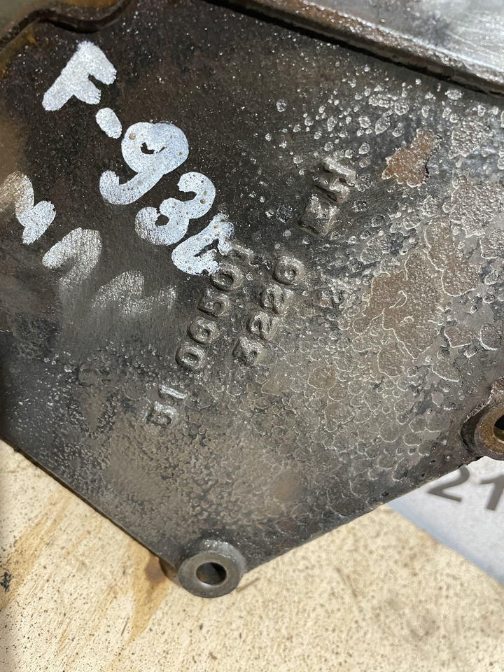 MAN Fendt 930 - obudowa pompy wody F926202610030 51.06501-0269 - Pompe à liquide de refroidissement pour Machine agricole: photos 2 MAN Fendt 930 - obudowa pompy wody F926202610030 51.06501-0269 - Pompe à liquide de refroidissement pour Machine agricole: photos 2