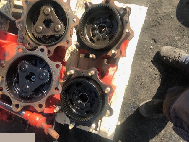 Manitou 524 - Zwolnica Carraro Przekładnia Napędu Siłownik Wspomagania - Moteur de translation pour Engins de chantier: photos 1 Manitou 524 - Zwolnica Carraro Przekładnia Napędu Siłownik Wspomagania - Moteur de translation pour Engins de chantier: photos 1