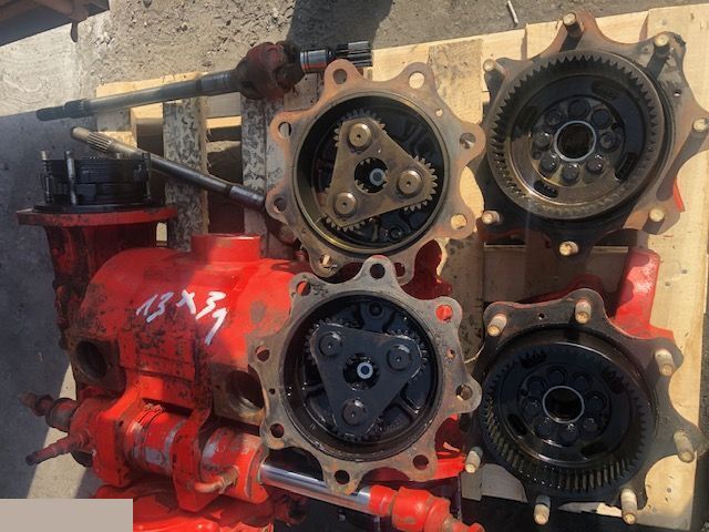 Manitou 524 - Zwolnica Carraro Przekładnia Napędu Siłownik Wspomagania - Moteur de translation pour Engins de chantier: photos 2 Manitou 524 - Zwolnica Carraro Przekładnia Napędu Siłownik Wspomagania - Moteur de translation pour Engins de chantier: photos 2