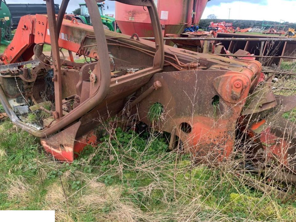 Manitou 731 - MOST PRZÓD ~ CZĘŚCI - Essieu avant pour Engins de chantier: photos 2 Manitou 731 - MOST PRZÓD ~ CZĘŚCI - Essieu avant pour Engins de chantier: photos 2