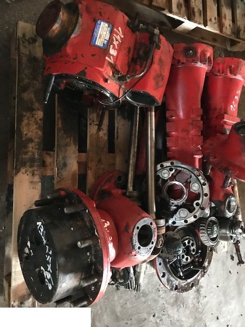 Manitou 845 - CZĘŚCI - Zwolnica - Moteur de translation pour Engins de chantier: photos 1 Manitou 845 - CZĘŚCI - Zwolnica - Moteur de translation pour Engins de chantier: photos 1
