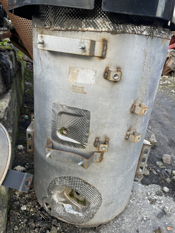 Massey Fergusson 8670 - wydech tłumik - Silencieux pour Machine agricole: photos 3 Massey Fergusson 8670 - wydech tłumik - Silencieux pour Machine agricole: photos 3