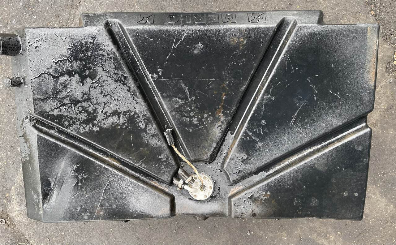 Merlo-zbiornik paliwa 40.7 - Réservoir de carburant pour Chariot télescopique: photos 2 Merlo-zbiornik paliwa 40.7 - Réservoir de carburant pour Chariot télescopique: photos 2