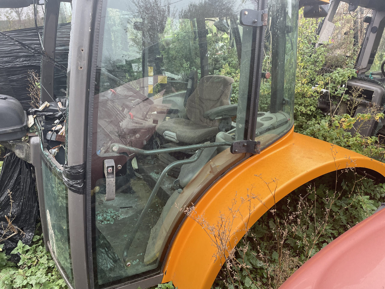 New Holland Renault Ares - kabina kompletna - Cabine pour Machine agricole: photos 2 New Holland Renault Ares - kabina kompletna - Cabine pour Machine agricole: photos 2