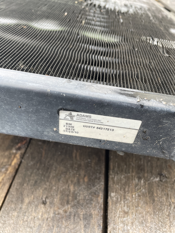 New Holland T8040 Case Magnum 180 190 210 - chłodnica oleju hydraulicznego 84217213 - Radiateur d'huile pour Engins de chantier: photos 1 New Holland T8040 Case Magnum 180 190 210 - chłodnica oleju hydraulicznego 84217213 - Radiateur d'huile pour Engins de chantier: photos 1