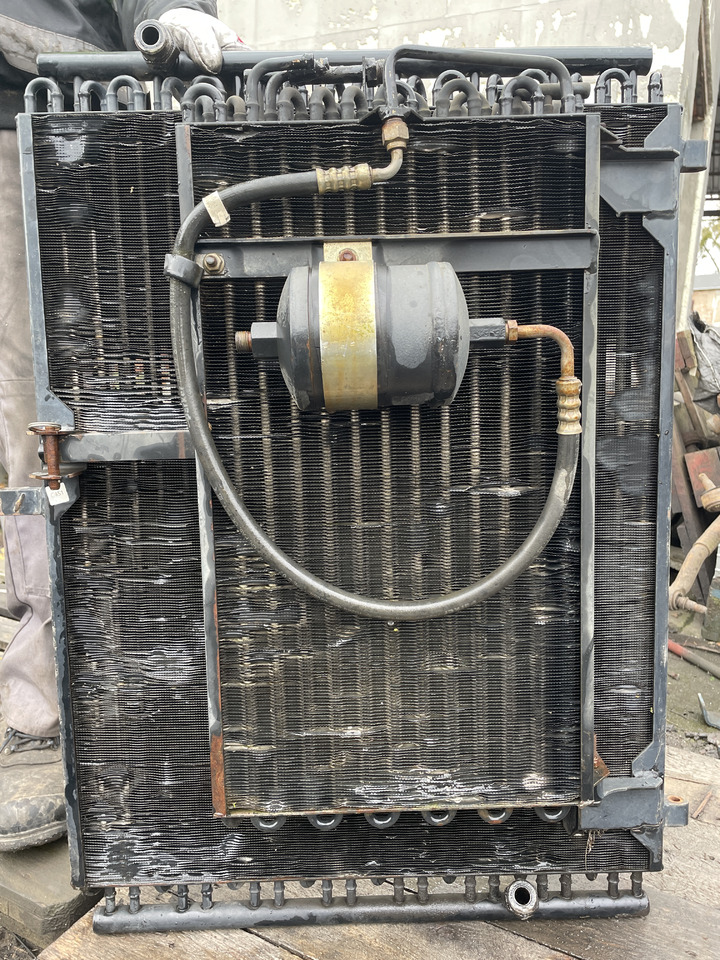 New Holland T8040 Case Magnum 180 190 210 - chłodnica oleju hydraulicznego 84217213 - Radiateur d'huile pour Engins de chantier: photos 3 New Holland T8040 Case Magnum 180 190 210 - chłodnica oleju hydraulicznego 84217213 - Radiateur d'huile pour Engins de chantier: photos 3