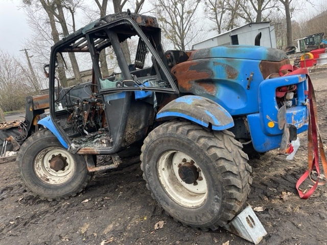 New holland LM410 - LM420 - LM435 - Chariot télescopique: photos 2 New holland LM410 - LM420 - LM435 - Chariot télescopique: photos 2