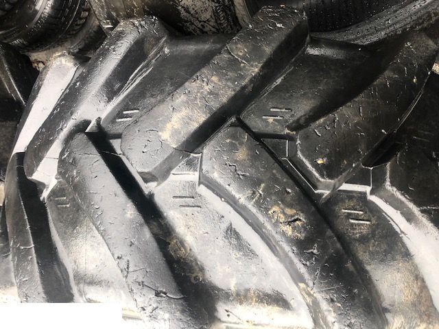 Opona Terex - 405/70 r20 - Pneu pour Engins de chantier: photos 2 Opona Terex - 405/70 r20 - Pneu pour Engins de chantier: photos 2