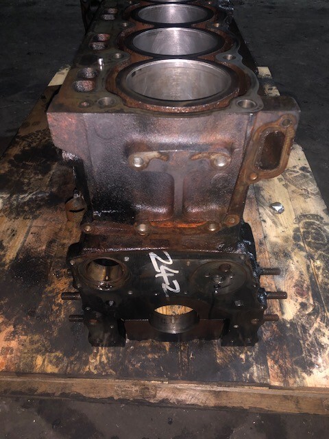 Perkins 1104C-44TA Blok Silnika Uźywany 3711H14A/2 - Bloc-cylindres pour Machine agricole: photos 3 Perkins 1104C-44TA Blok Silnika Uźywany 3711H14A/2 - Bloc-cylindres pour Machine agricole: photos 3