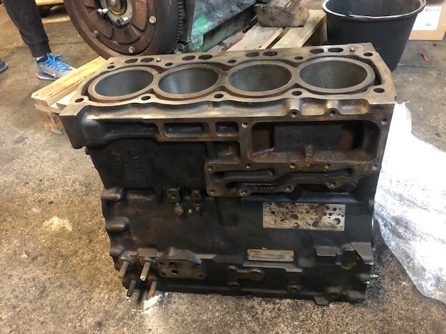 Perkins NL RE RF RG RH RJ 1104C-44 - Blok silnika ZZ50324 - Bloc-cylindres pour Machine agricole: photos 1 Perkins NL RE RF RG RH RJ 1104C-44 - Blok silnika ZZ50324 - Bloc-cylindres pour Machine agricole: photos 1