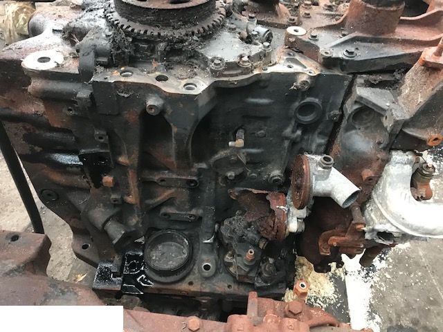 Steyr 4115 PROFI - TYLKO CZĘŚCI MECHANICZNE - Pièces de rechange pour Machine agricole: photos 2 Steyr 4115 PROFI - TYLKO CZĘŚCI MECHANICZNE - Pièces de rechange pour Machine agricole: photos 2