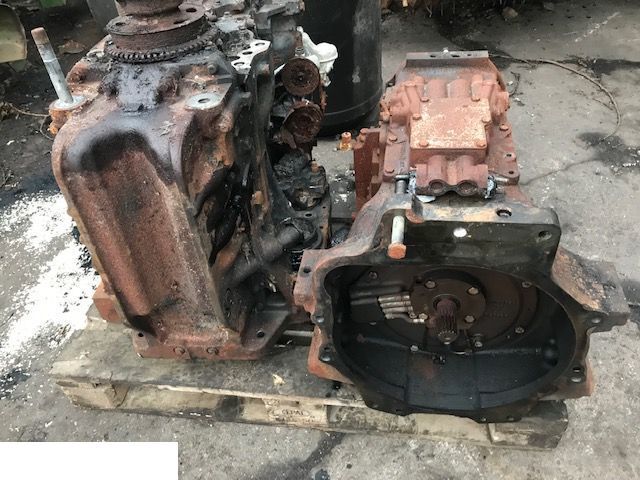 Steyr 4115 PROFI - TYLKO CZĘŚCI MECHANICZNE - Pièces de rechange pour Machine agricole: photos 1 Steyr 4115 PROFI - TYLKO CZĘŚCI MECHANICZNE - Pièces de rechange pour Machine agricole: photos 1