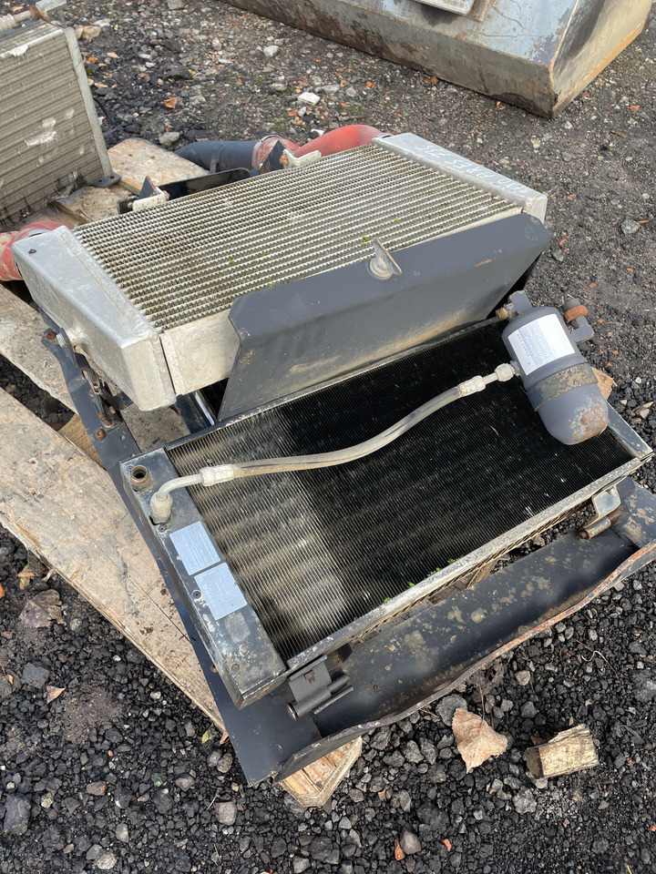 Renault Claas Ares 735 - chłodnica 7700046130 - Radiateur pour Machine agricole: photos 2 Renault Claas Ares 735 - chłodnica 7700046130 - Radiateur pour Machine agricole: photos 2