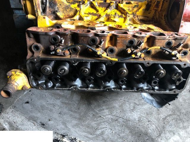 Sanderson Ford BSD 444 k - Głowica Cylindrów - Culasse pour Machine agricole: photos 1 Sanderson Ford BSD 444 k - Głowica Cylindrów - Culasse pour Machine agricole: photos 1