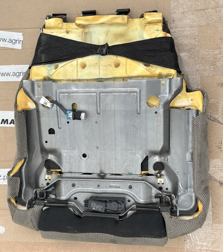 Siedzisko Skórzane John Deere Materiałowe Oryginał RE174401 - Siège pour Machine agricole: photos 1 Siedzisko Skórzane John Deere Materiałowe Oryginał RE174401 - Siège pour Machine agricole: photos 1