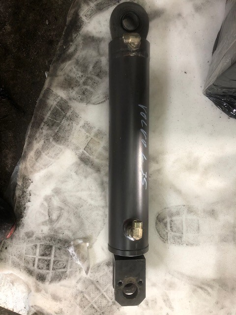 Siłownik skrętu VOLVO L30 L35 - Vérin hydraulique pour Chargeuse sur pneus: photos 1 Siłownik skrętu VOLVO L30 L35 - Vérin hydraulique pour Chargeuse sur pneus: photos 1