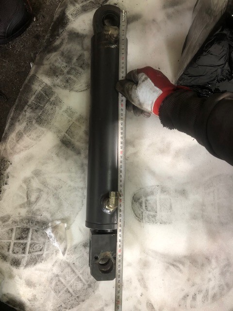 Siłownik skrętu VOLVO L30 L35 - Vérin hydraulique pour Chargeuse sur pneus: photos 3 Siłownik skrętu VOLVO L30 L35 - Vérin hydraulique pour Chargeuse sur pneus: photos 3