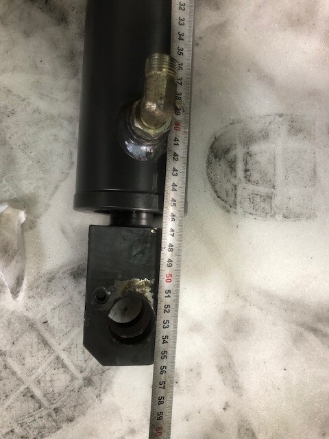 Siłownik skrętu VOLVO L30 L35 - Vérin hydraulique pour Chargeuse sur pneus: photos 4 Siłownik skrętu VOLVO L30 L35 - Vérin hydraulique pour Chargeuse sur pneus: photos 4