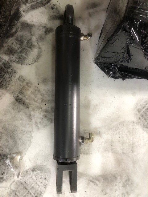 Siłownik skrętu VOLVO L30 L35 - Vérin hydraulique pour Chargeuse sur pneus: photos 5 Siłownik skrętu VOLVO L30 L35 - Vérin hydraulique pour Chargeuse sur pneus: photos 5