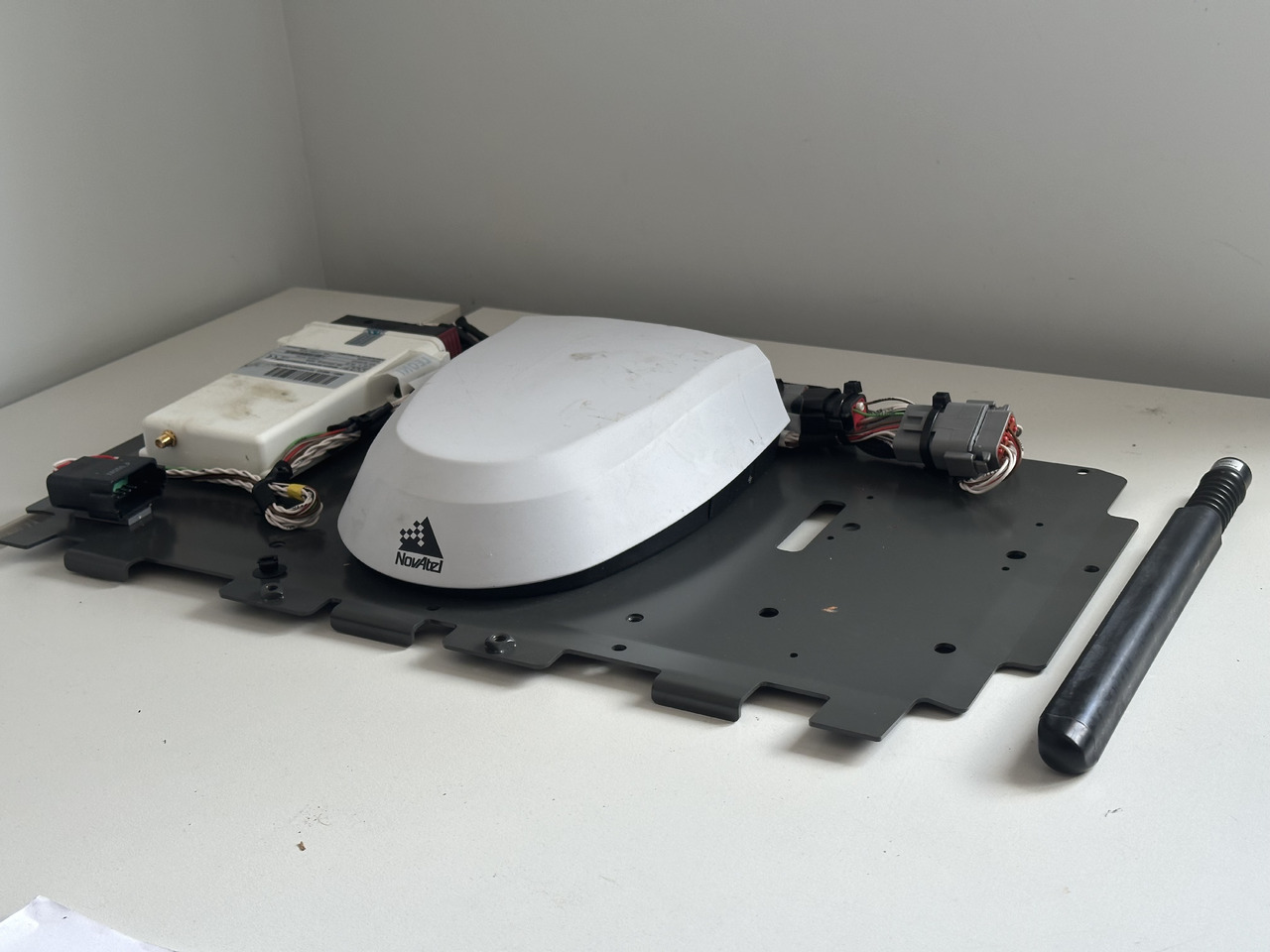 System nawigacyjny do Valtra Fendt Vario guide RTK Novatel Nawigacja - Système de navigation pour Machine agricole: photos 1 System nawigacyjny do Valtra Fendt Vario guide RTK Novatel Nawigacja - Système de navigation pour Machine agricole: photos 1