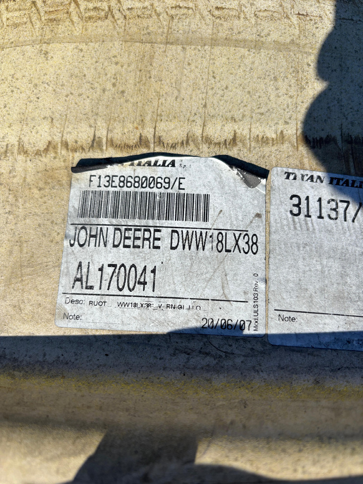 Titan DWW18LX38 John Deere AL170041 Felga 18 x 38 - Jante pour Machine agricole: photos 2 Titan DWW18LX38 John Deere AL170041 Felga 18 x 38 - Jante pour Machine agricole: photos 2