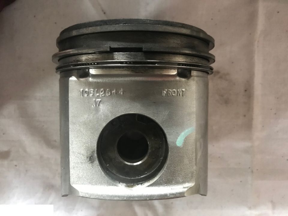 Tłok silnika John Deere 6068 Re15596 , Re19279 - Pistons/ Anneaux/ Manchons pour Machine agricole: photos 1 Tłok silnika John Deere 6068 Re15596 , Re19279 - Pistons/ Anneaux/ Manchons pour Machine agricole: photos 1