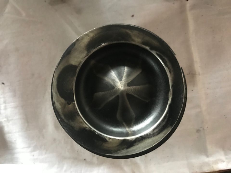 Tłok silnika John Deere 6068 Re15596 , Re19279 - Pistons/ Anneaux/ Manchons pour Machine agricole: photos 3 Tłok silnika John Deere 6068 Re15596 , Re19279 - Pistons/ Anneaux/ Manchons pour Machine agricole: photos 3