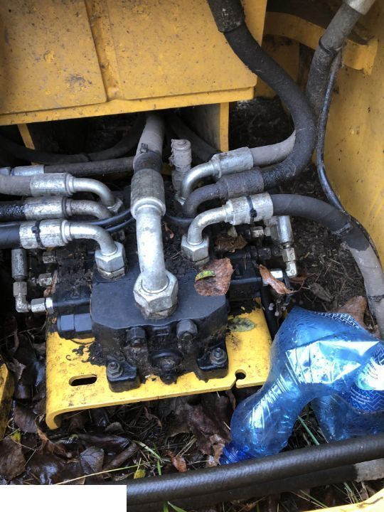 VOLVO L 35 - Rozdzielacz Hydrauliczny Ładowarki - Valve hydraulique pour Chargeuse sur pneus: photos 1 VOLVO L 35 - Rozdzielacz Hydrauliczny Ładowarki - Valve hydraulique pour Chargeuse sur pneus: photos 1