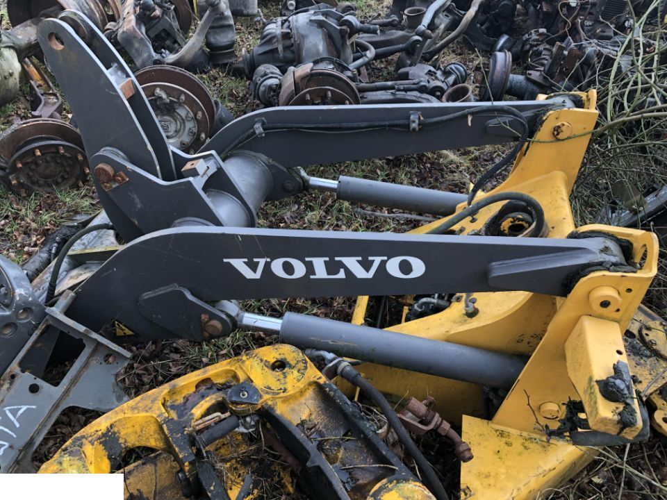 VOLVO L35 Siłownik Do Podnoszenia Ramienia Ładowarki - Vérin hydraulique pour Chargeuse sur pneus: photos 2 VOLVO L35 Siłownik Do Podnoszenia Ramienia Ładowarki - Vérin hydraulique pour Chargeuse sur pneus: photos 2