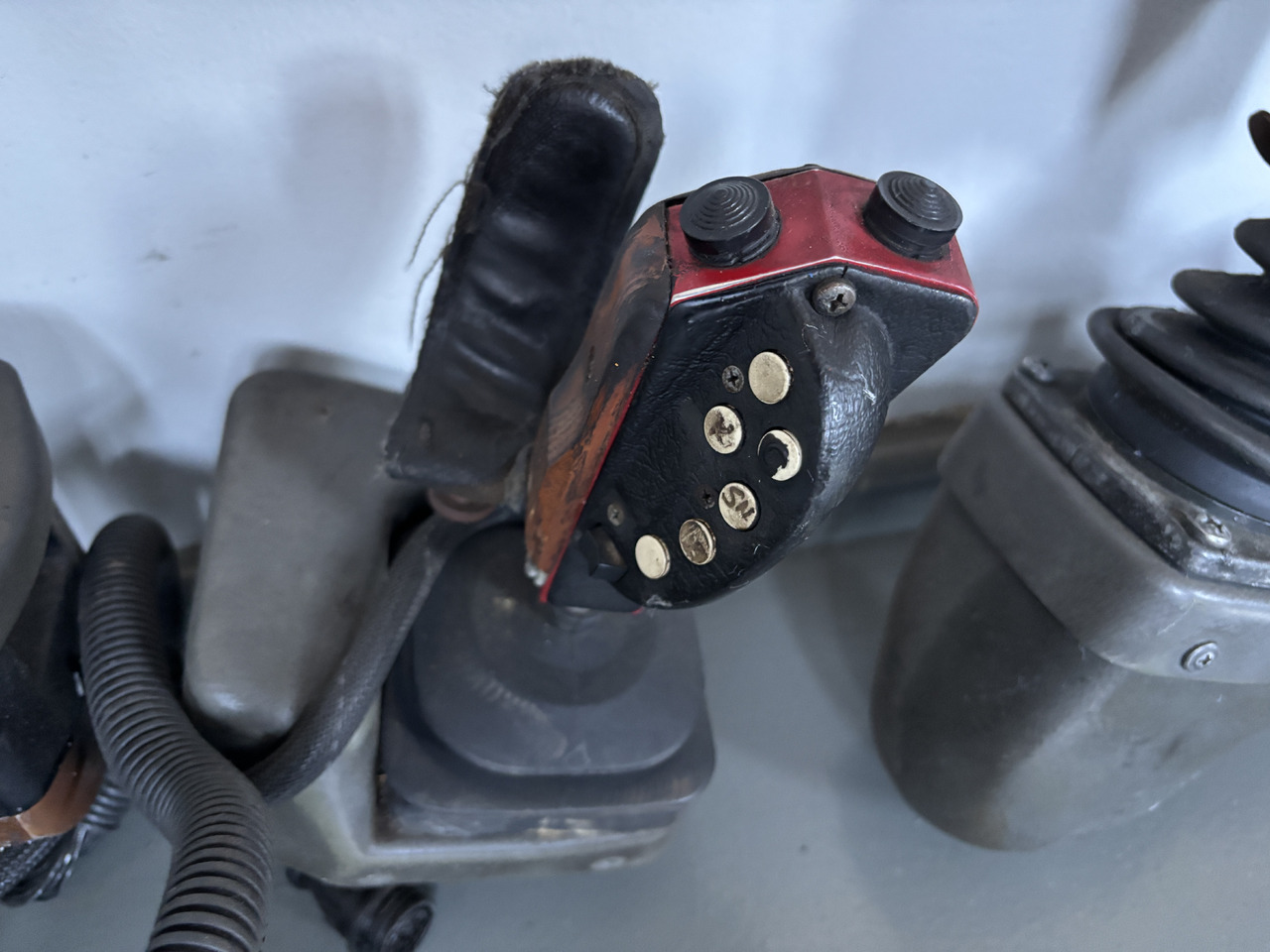 Valmet Harvester - joystick z podłokietnikiem - sterowanie - Levier de vitesse pour Machine agricole: photos 4 Valmet Harvester - joystick z podłokietnikiem - sterowanie - Levier de vitesse pour Machine agricole: photos 4