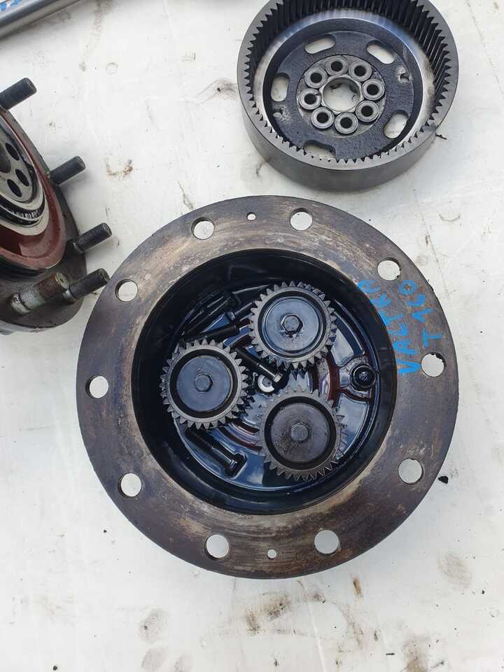 Fusée d'essieu pour Machine agricole Valtra T120  - Zwolnica - Zwrotnica - Półoś - Skrzynia - Silnik - Siłowniki - Tylny WOM: photos 6