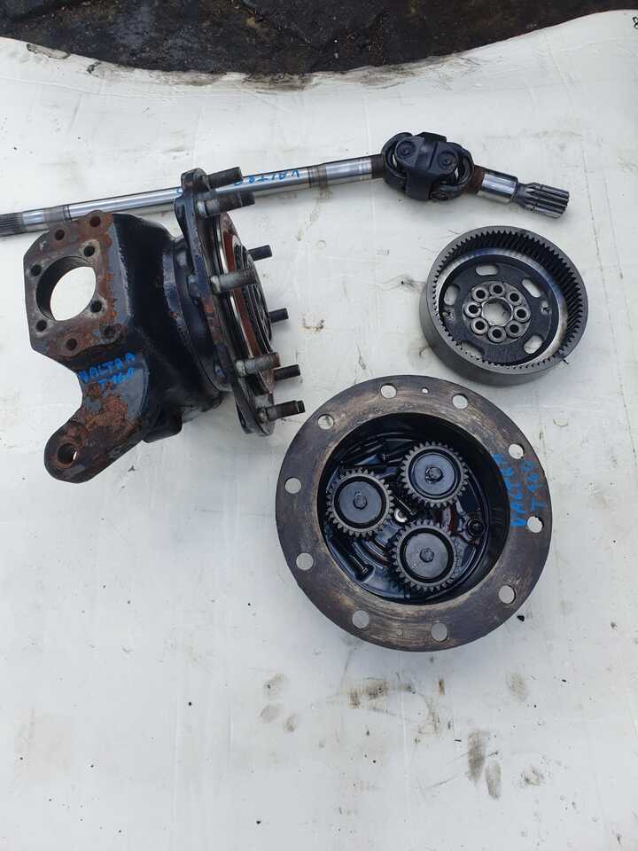 Fusée d'essieu pour Machine agricole Valtra T120  - Zwolnica - Zwrotnica - Półoś - Skrzynia - Silnik - Siłowniki - Tylny WOM: photos 7