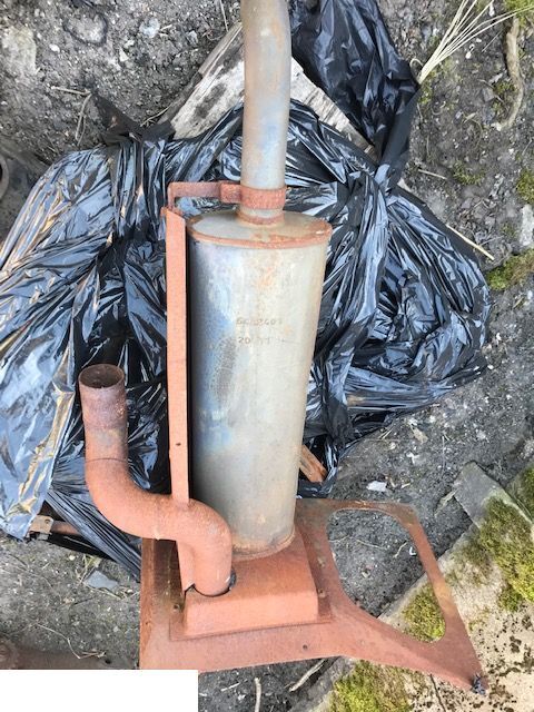 Volvo L30 L35 Tłumik / Wydech - Silencieux pour Chargeuse sur pneus: photos 1 Volvo L30 L35 Tłumik / Wydech - Silencieux pour Chargeuse sur pneus: photos 1