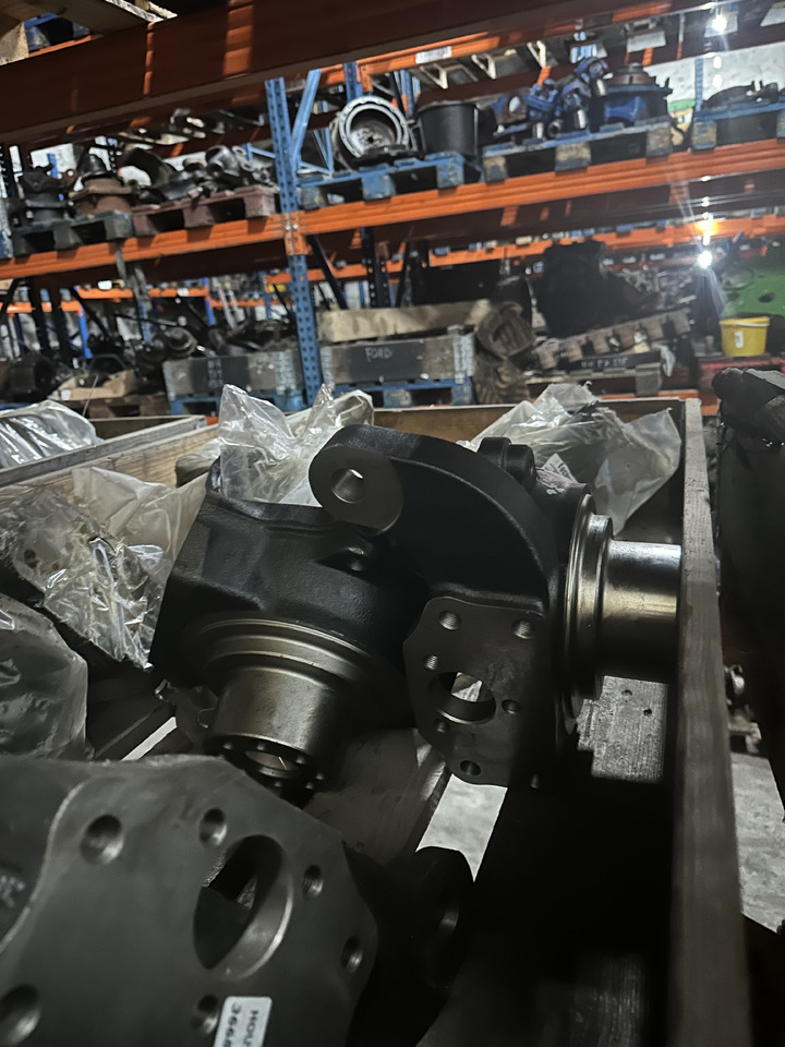 Zwrotnica Carraro 12868 , 12869 , 11811 , - Fusée d'essieu pour Machine agricole: photos 1 Zwrotnica Carraro 12868 , 12869 , 11811 , - Fusée d'essieu pour Machine agricole: photos 1