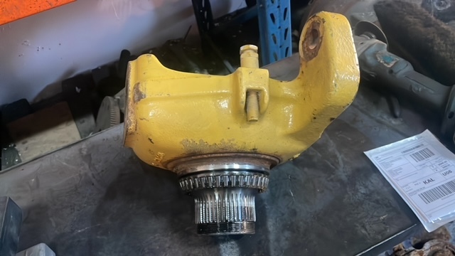 Zwrotnica Cat Caterpillar th220, th330 , th355 , th360 - Fusée d'essieu pour Machine agricole: photos 5 Zwrotnica Cat Caterpillar th220, th330 , th355 , th360 - Fusée d'essieu pour Machine agricole: photos 5