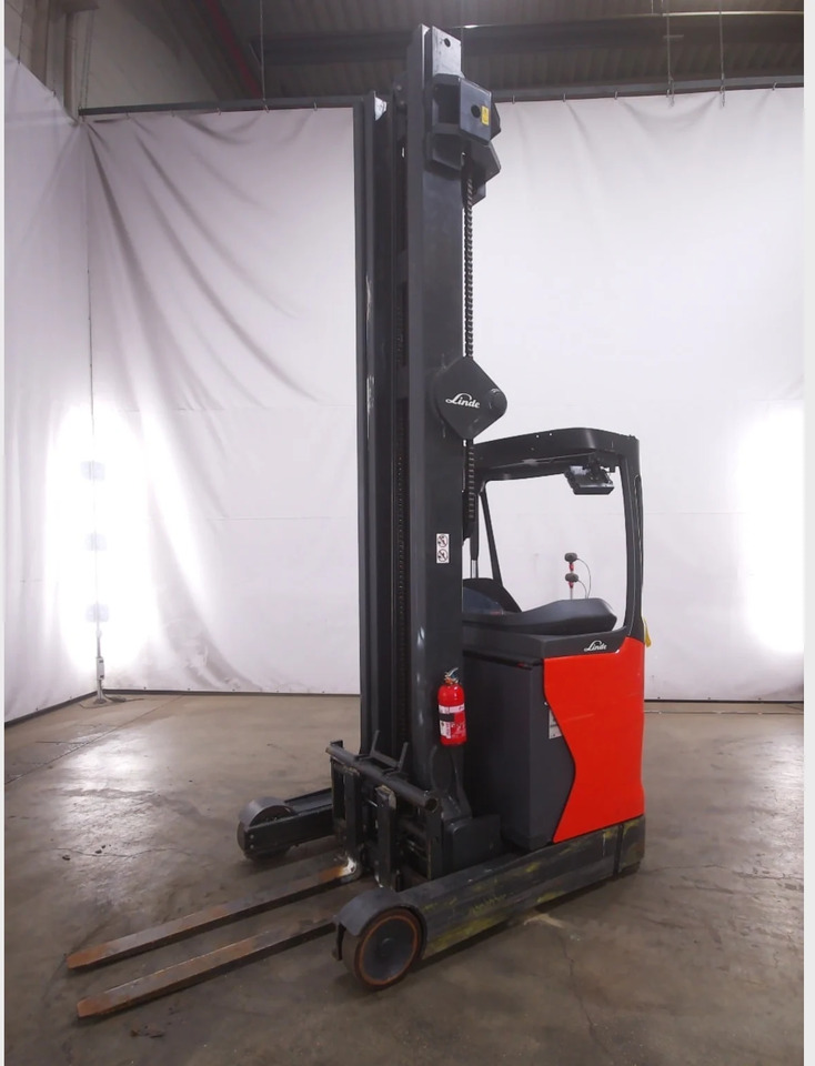 Linde R14HD-01 - Chariot à mât rétractable: photos 1 Linde R14HD-01 - Chariot à mât rétractable: photos 1