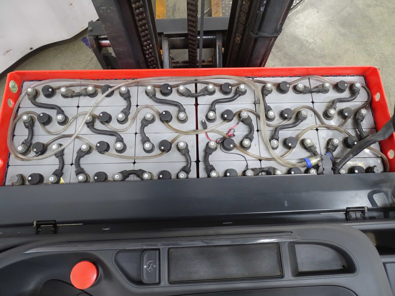 Linde R14HD - Chariot à mât rétractable: photos 5 Linde R14HD - Chariot à mât rétractable: photos 5
