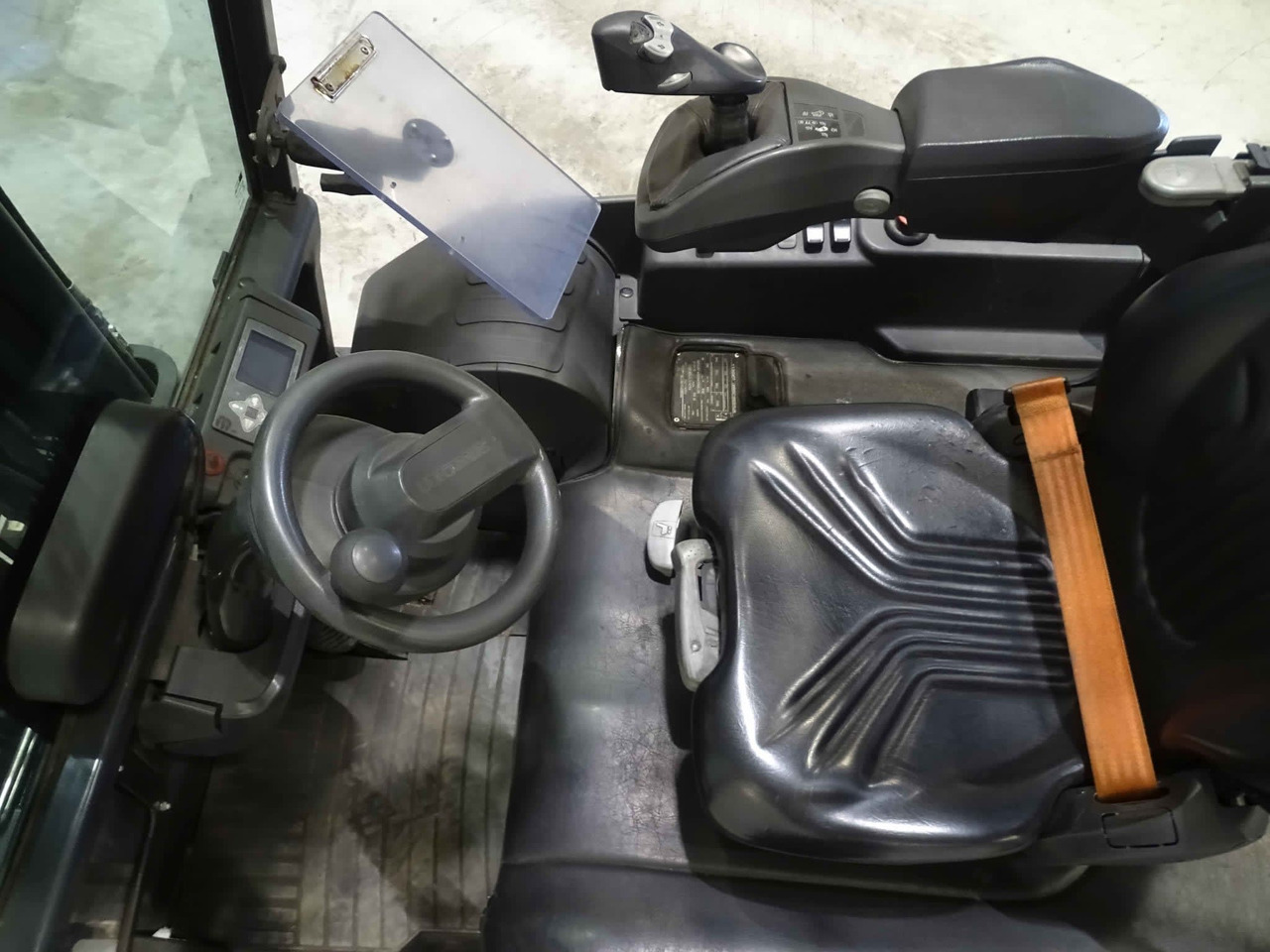 Unicarriers AG2N1L20Q - Chariot élévateur électrique: photos 4 Unicarriers AG2N1L20Q - Chariot élévateur électrique: photos 4