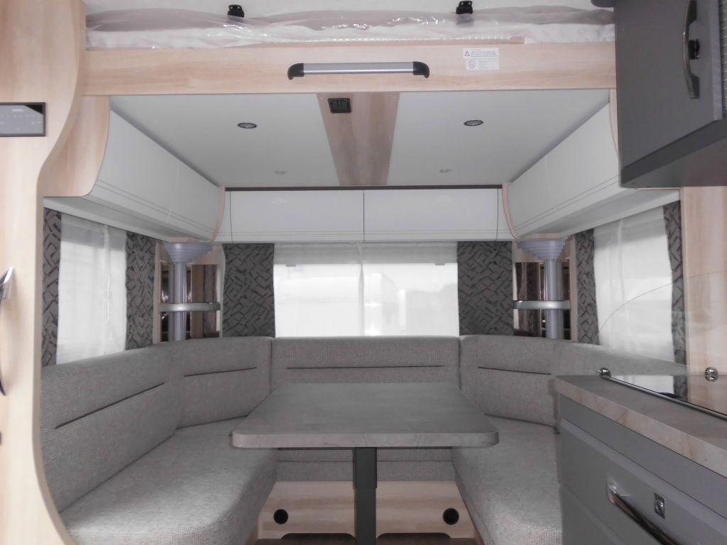 Hobby De Luxe 515 UHL 2025 2000kg. AUTARK AMBIENTE Hobby De Luxe 515 UHL mit Extras, Lagerabverkauf! - Caravane: photos 1 Hobby De Luxe 515 UHL 2025 2000kg. AUTARK AMBIENTE Hobby De Luxe 515 UHL mit Extras, Lagerabverkauf! - Caravane: photos 1