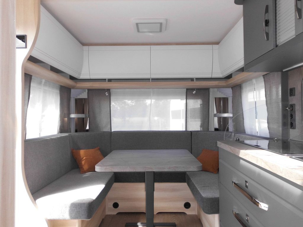 Hobby De Luxe 540 UL 2026 AUTARK AMBIENTE ROLLROST - Caravane: photos 1 Hobby De Luxe 540 UL 2026 AUTARK AMBIENTE ROLLROST - Caravane: photos 1